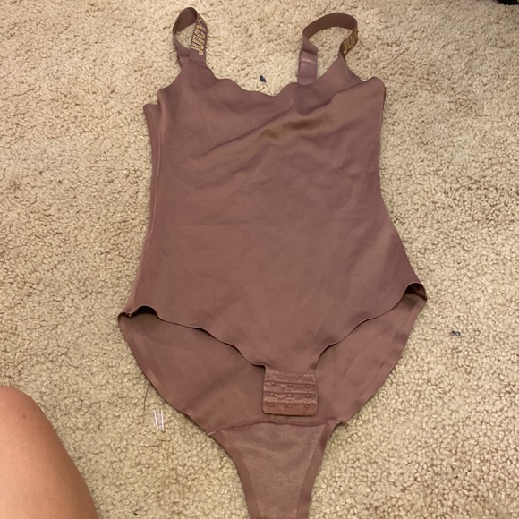 Shaping body suit - Picture 1 of 1